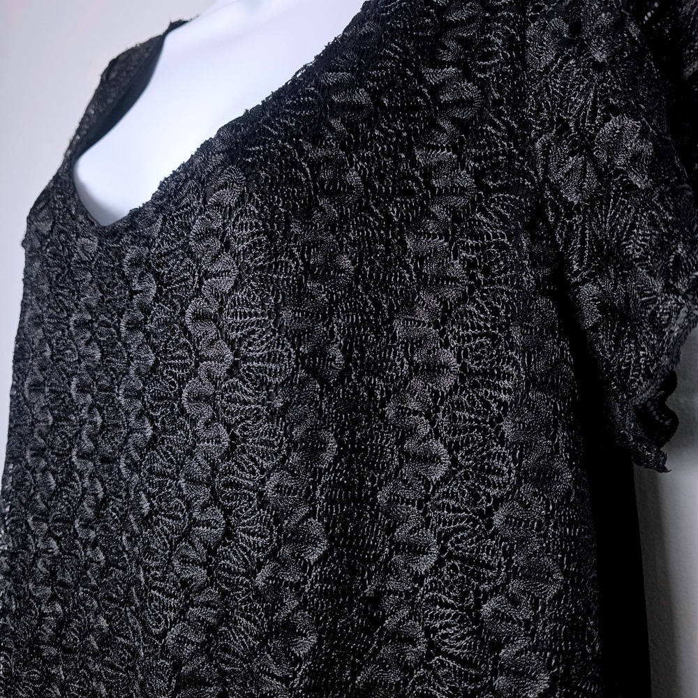 Ultra Teeze Black Lace Overlay Smocked Hem Flutter Sleeve‎ Top 2X Whimsygoth - Picture 2 of 9